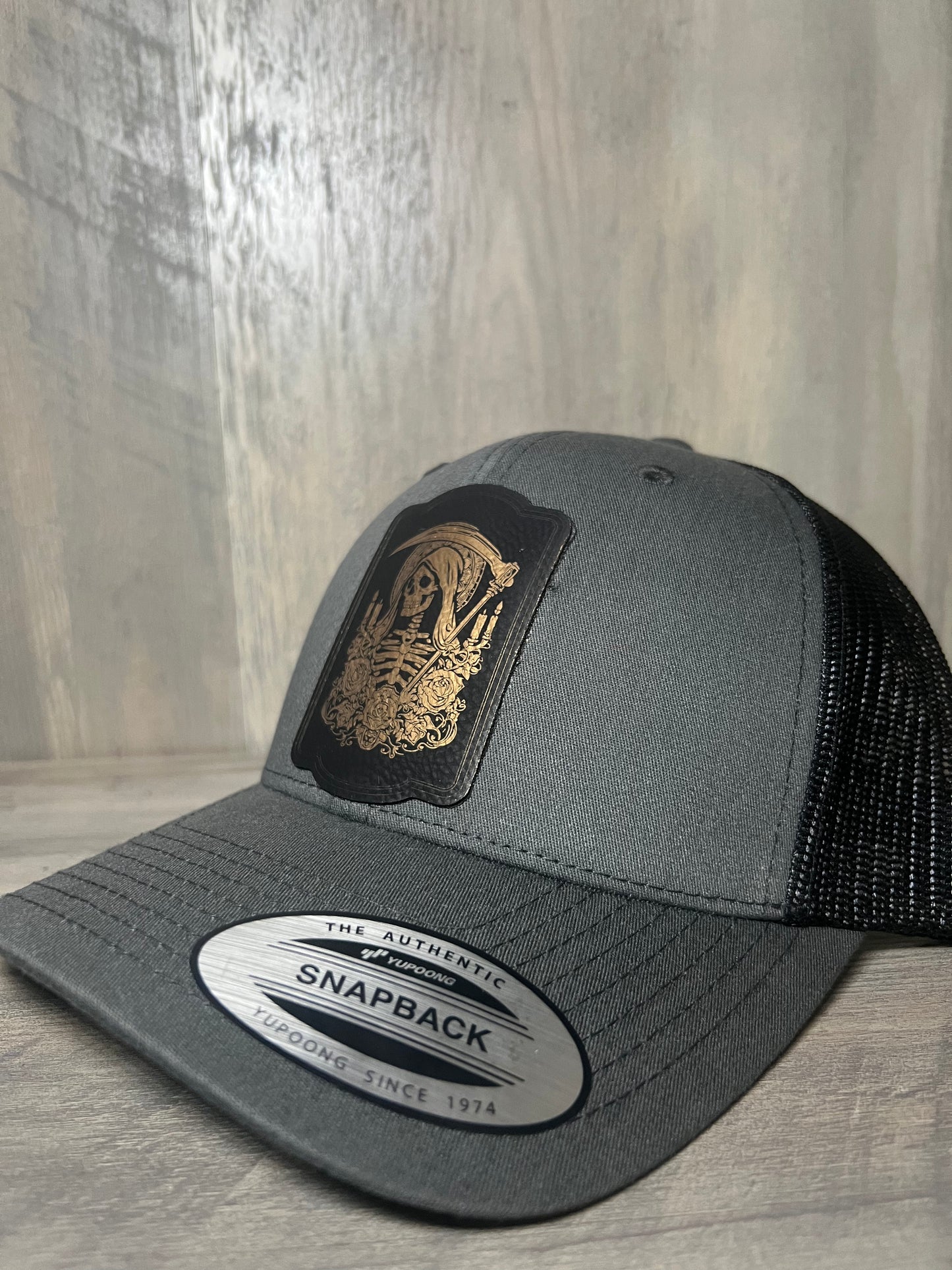 Santa muerte dorada hat