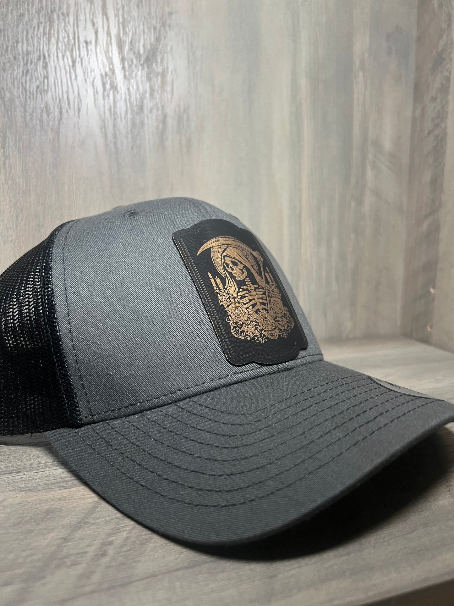 Santa muerte dorada hat
