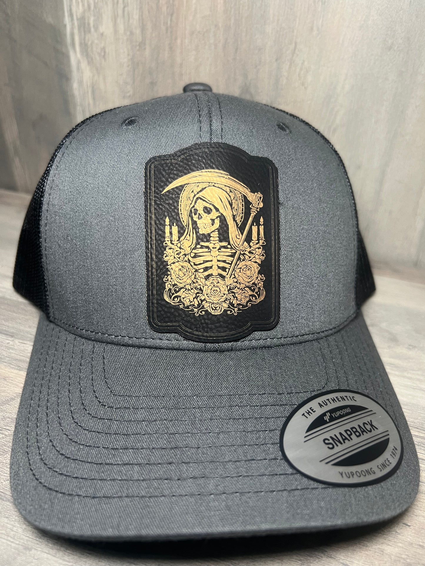 Santa muerte dorada hat