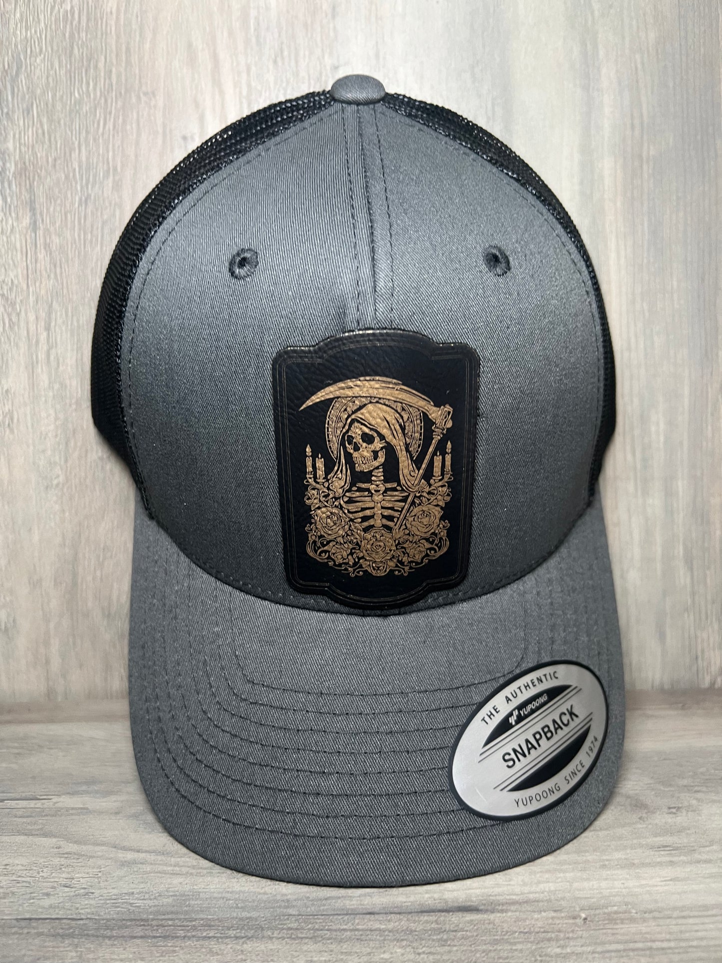 Santa muerte dorada hat